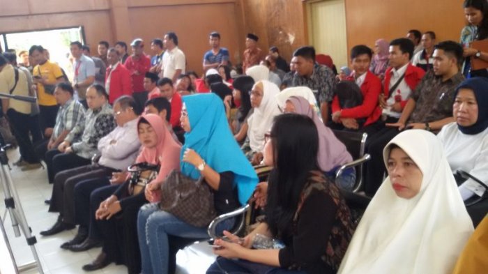 BREAKING NEWS: Keluarga Yan Anton Hadir Saksikan Sidang Putusan. Istri tak Hadir