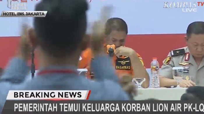 Kabasarnas Sampai Menangis Ungkapkan Fakta Lion Air JT610 di Depan Keluarga Korban