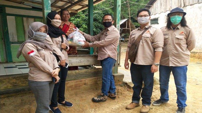 FPTI PALI Berbagi, Door To Door Sebar Sembako Hingga Pelosok Daerah, Berdialog Cari Bibit Atlit