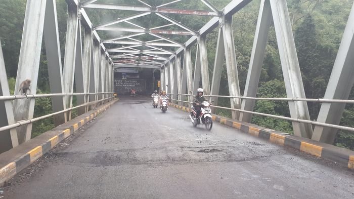 Ada Sesuatu Terjadi di Tengah Jembatan Endikat Pagaralam. Warga Takut Melintasinya