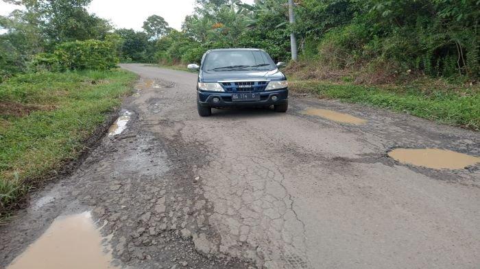 Jalan Provinsi di Semende Muara Enim 50 Persen Kondisinya Rusak, Warga Semende Minta Diperbaiki