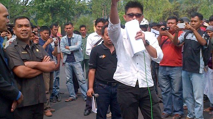 Koordinator Demo dan Ketua DPRD Lahat Bersitegang