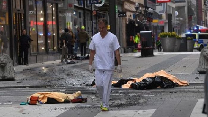 Minibus Maut Terjang Kerumunan Warga di Pusat Kota Stockholm