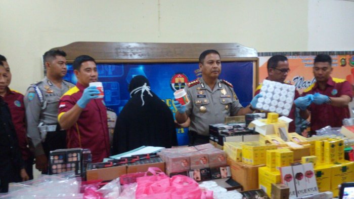 Unit Narkoba Polresta Gagalkan Penjualan Ribuan Botol Kosmetik Ilegal Lintas Negara