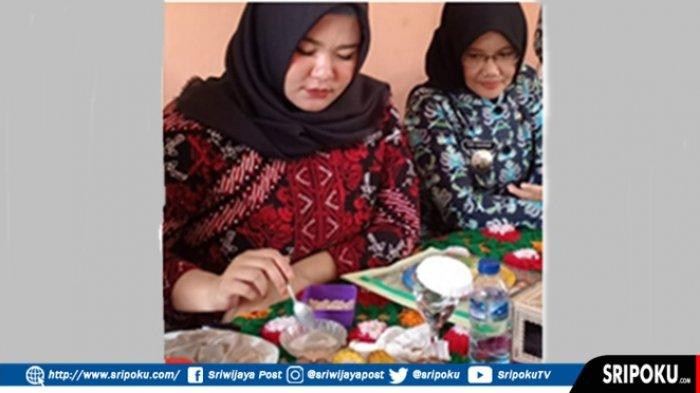 Disuguhi Makanan Ganyong Khas Pelajau, Fitriyanti Askolani Langsung Bilang Enak