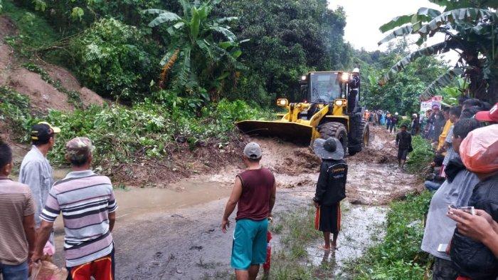 Warga Panik Longsor Timbun Jalinsum Lahat, Ini Gerak Cepat yang Dilakukan Anggota TNI dan Polisi
