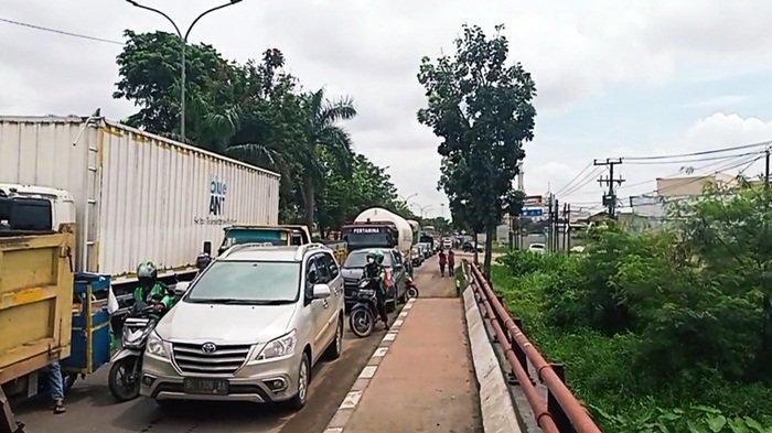 Yang Penting Sabar, Keluh Kesah Para Sopir Lihat Jalan Soekarno Hatta Palembang Setiap Hari Macet
