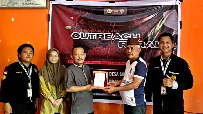 CORE 2025 - Melalui CORE 2025, mahasiswa UNSRI membuktikan peran aktifnya dalam menggali potensi desa, memperkuat ekonomi lokal, serta menjaga warisan budaya songket Palembang.