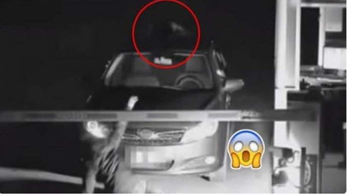 Mobil tanpa Sopir Ini Melintas, Makhluk Aneh Merayap Keluar, Saat Buka CCTV Ini Wajah Aslinya