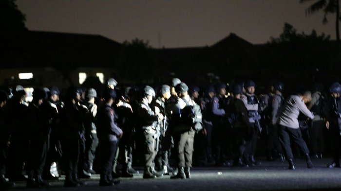 Detik-Detik Napi Teroris Mako Brimob Menyerah. Ini Foto-Fotonya, Ada Yang Wanita Juga