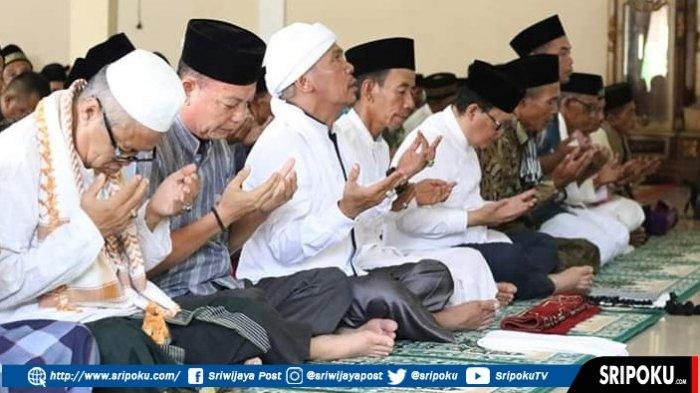 Pakai Kembang Tujuh Rupa Lalu Sedekah Ramo