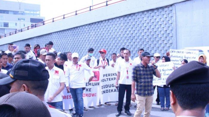 Massa Projo Sumsel Datangi Mapolda Sumsel, Gelar Aksi Damai Minta Usut Tuntas Dugaan Korupsi!