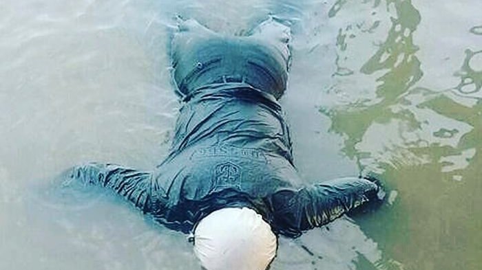 Mayat Perempuan Berhijab yang Ditemukan Mengapung di Sungai Musi Dibawa ke RS Bhayangkara Palembang