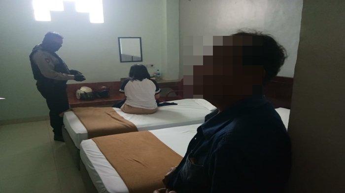 Lakukan Adegan Tak Senonoh, Pasangan Muda-Mudi Jadi Tontonan Warga Karena Lupa Tutup Gorden