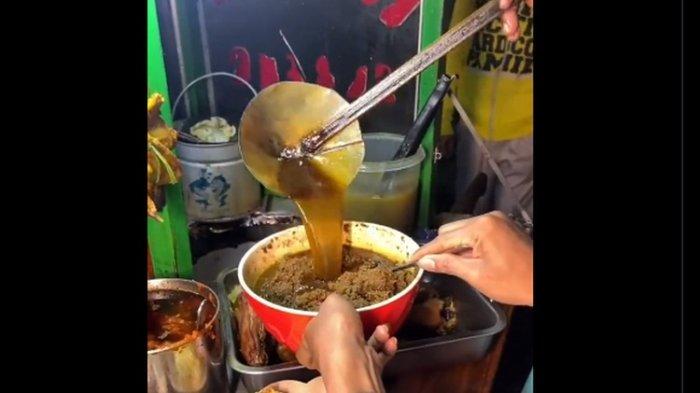 Viral di Medsos  Menu Nasi Minyak Asli Palembang Dijual di Surabaya Berkuah Minyak Jelantah