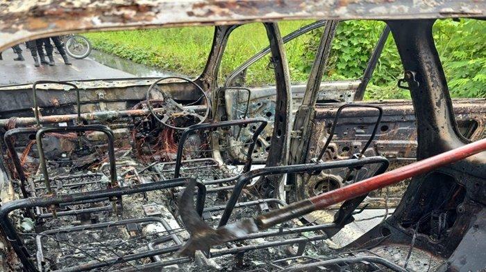 Penampakan Dalam Mobil Xenia Terbakar di Jalinsum Palembang-Indralaya, Diduga Bawa BBM