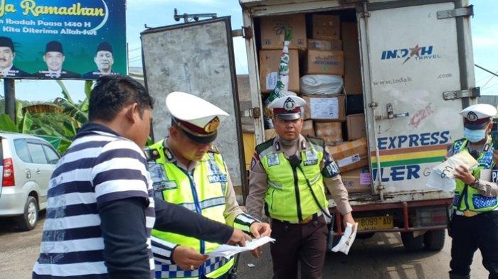 Lakukan Razia Rutin Di Jalan Lintas, Satlantas Banyuasin Hentikan Kendaraan Mencurigakan