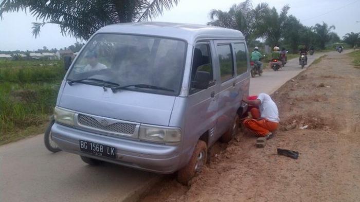 Dibangun Sebelah, Jalan ke Komplek Pemkot Gandus Jadi Sempit (FOTO)
