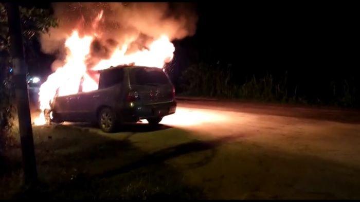 Mobil Wartawan Terbakar di Depan Mapolsek Sekayu, Diduga Akibat Korsleting Listrik