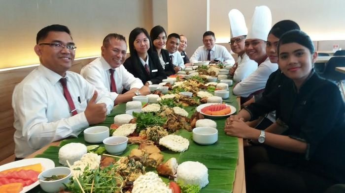 Grand Zuri Lahat Sajikan Nasi Liwet Tradisional