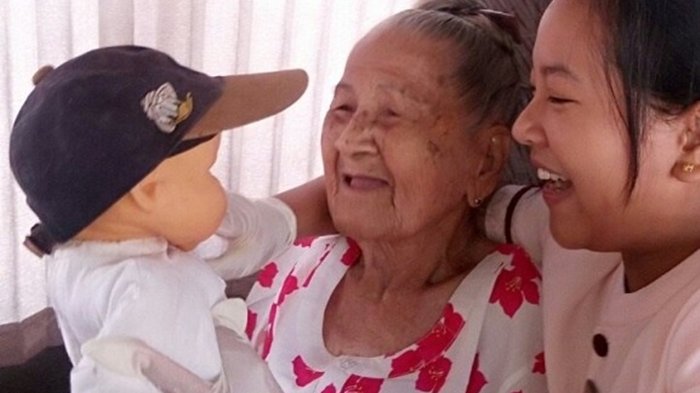 Ditelantarkan Anak Dan Keluarga, Nenek Pilih Tinggal Bersama Benda Ini, Semua Orang Pun Menangis