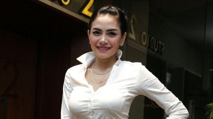 Lagi Berantem di Sosmed, Mendadak Foto Nikita Mirzani Duduk dengan Baim Wong Bocor, Cuma Setingan?