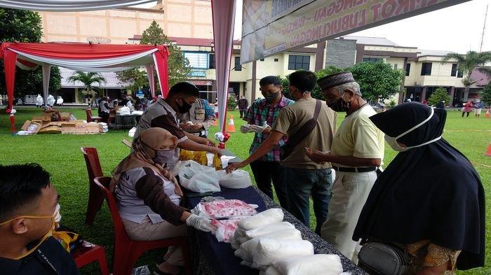 Operasi Pasar di Polres Lubuklinggau, Tidak Pakai Masker tak Boleh Belanja, Warga Antusias Belanja