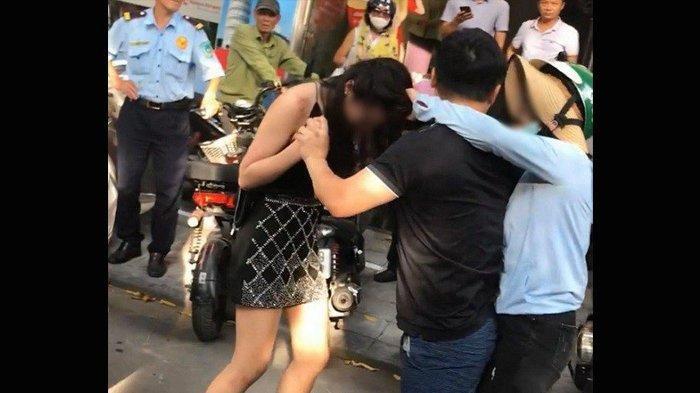 WANITA Cantik dan Seksi Ini Dibikin Malu di Jalanan, Kepergok Selingkuh dengan Suami Orang, Pelakor!