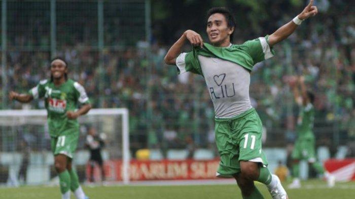 Muhammad Taufiq ketika berselebrasi di Persebaya.