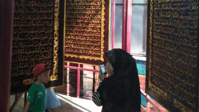 Tak Sekadar Selfie, Ini Rahasia Al Quran Raksasa Gandus, Bikin Jiwa Lebih Tenang