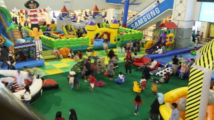 Pengunjung Padati Wahana Permaian Anak-anak di PS Mall (FOTO)