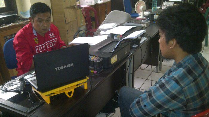 Sutarno Tergiur Motor Murah, Transfer Uang Berulang Kali, Transaksi Secara Online