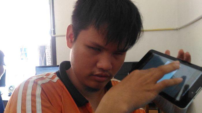 Lewat Aplikasi Talkback Penderita Tuna Netra Dapat Mainkan Hanphone Android