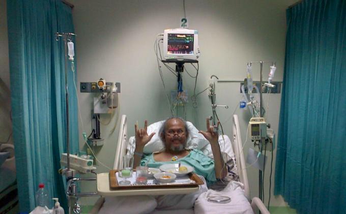 Sempat-sempatnya Pepeng SMS-an saat Kena Serangan Jantung