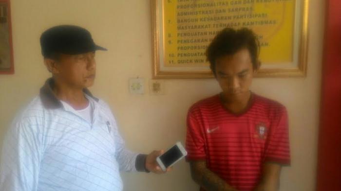 Randi Rampas Ponsel untuk Membeli Minuman Keras