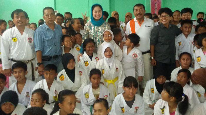 Percha Leanpuri Hadiri Ujian Kenaikan Sabuk Lemkari OKU