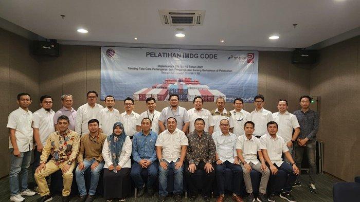 Latih Pekerja Paham Menangani Barang Berbahaya di Pelabuhan