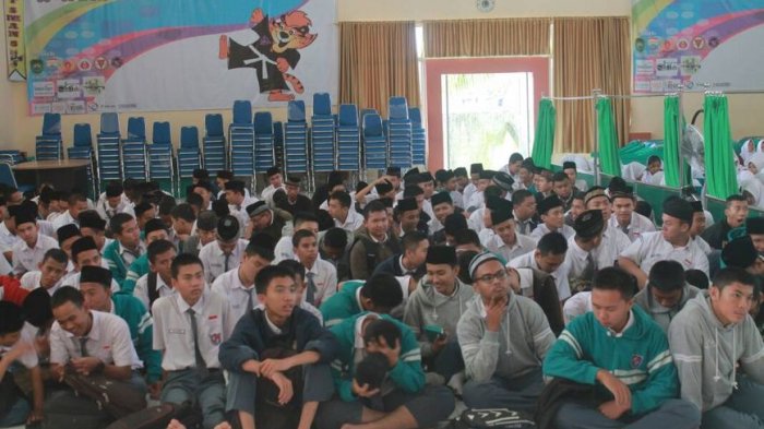 Pesantren Ramadhan di SMA N 5 Palembang Buat Pelajar Makin Semangat Berpuasa - pesantren_20170531_191021.jpg