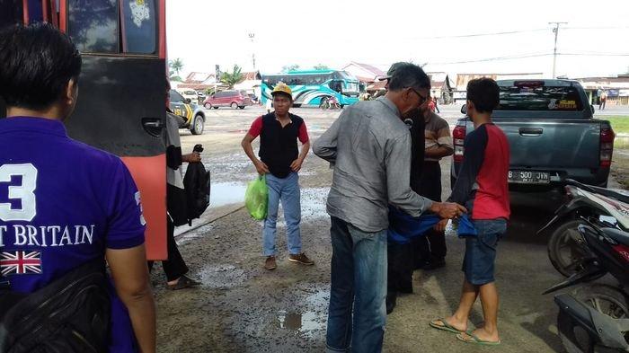 Petugas Razia Gabungan di Terminal Karya Jaya, Amankan 3 Orang Terindikasi Positif Narkoba