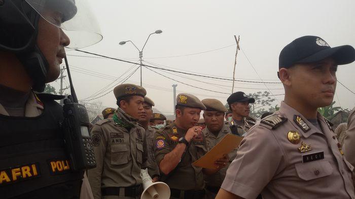 Warga Diberikan Waktu 15 Menit untuk Kosongkan Rumah
