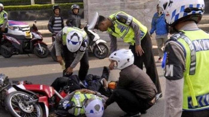 Kisah Nyata, Tabrak Polisi dan Ditilang Mahasiswa Ini Malah Dapat Jodoh Karena Ini