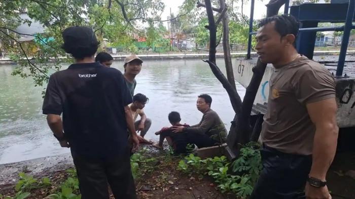 Polisi Pangkat Aipda Terjun ke Sungai Selamatkan Remaja Hanyut, Lawan Arus Deras