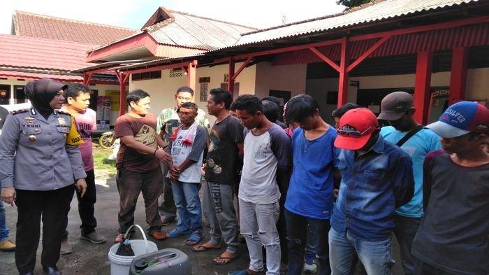 Polsek SU II Palembang Amankan 14 Pria Diduga Preman dan Satu Jeriken Minuman Tuak