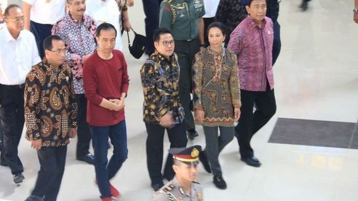 Heboh Jokowi Hanya Pakai Celana Jeans, Kaos dan Sepatu Kets Saat Resmikan Kereta Bandara