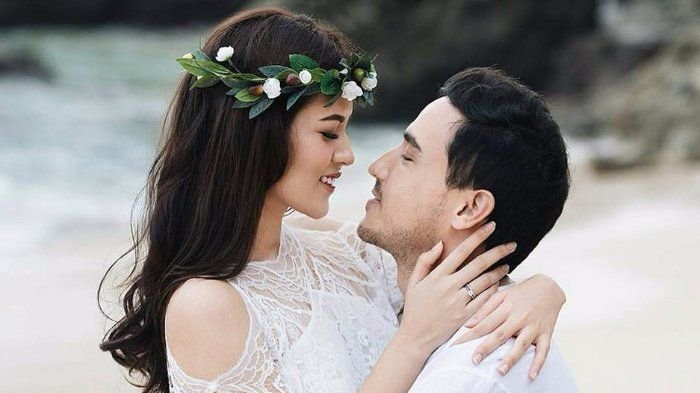Hamish Iseng Rekam Raisa Masak Kenakan Hot Pants. Netizen Dibuat Salfok, : Mba Yaya Makin. .