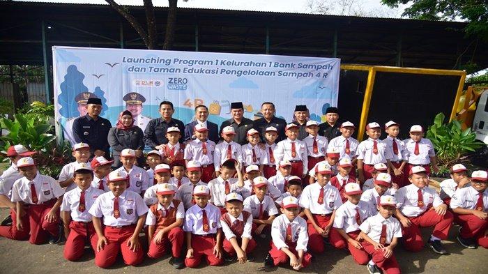 Palembang Bergerak Menuju Lingkungan Bersih "Satu Kelurahan Satu Bank Sampah" Resmi Diluncurkan!