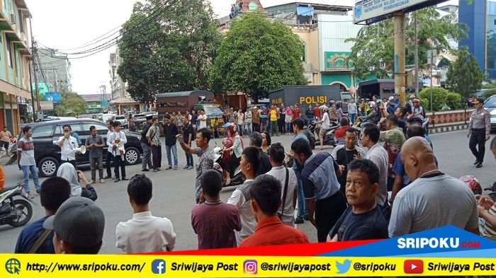 Diduga Posting Ujaran Kebencian pada Ustaz Abdul Somad Lewat FB, Alung Didemo Puluhan Warga Lahat