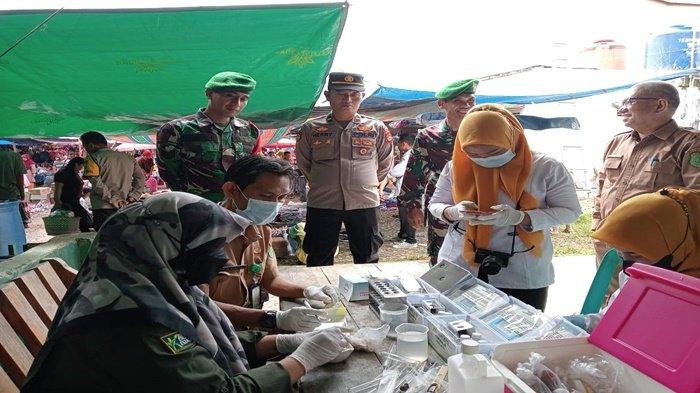 Tim Gabungan Razia Makanan dan Takjil di Pasar Jirak Muba, Ditemukan 6 Makanan Berformalin