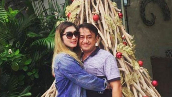 revi mariska dan suami (IST via sripoku)