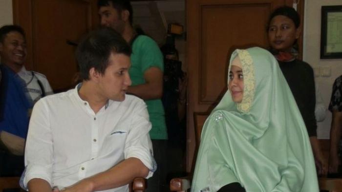 Lho, Ada SMS dari Stuart Collin agar Risty Tagor Tidak Merokok dan Minum Alkohol